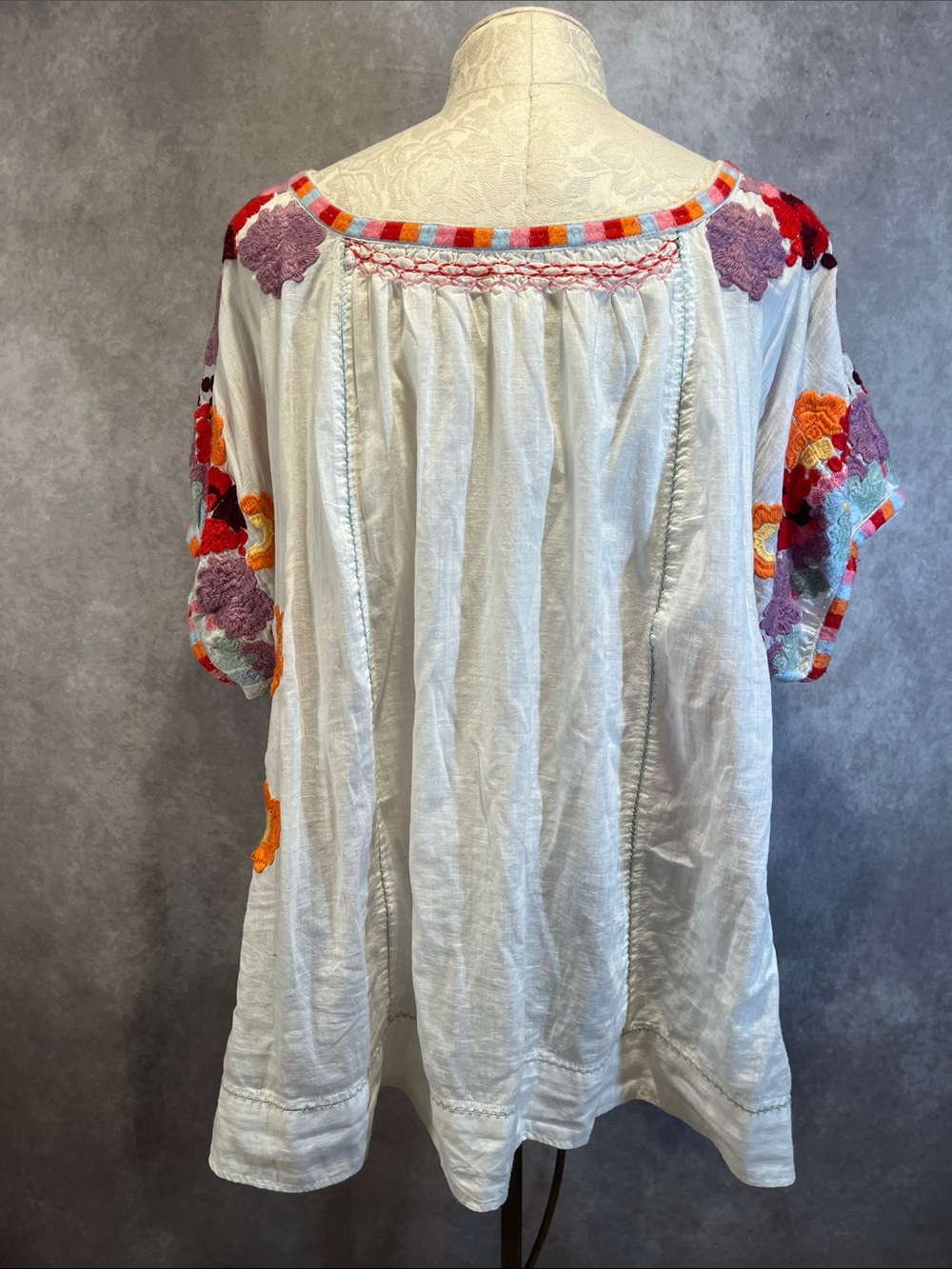 Anthropologie Embroidered Peasant Top Floral Sleeves oversized size medium - Picture 5 of 8